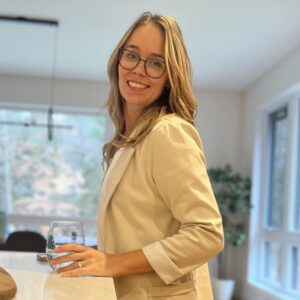 Présente Shany Levesque, co-propriétaire de VS Entretien, compagnie d'entretien après travaux des Laurentides au Quebec.